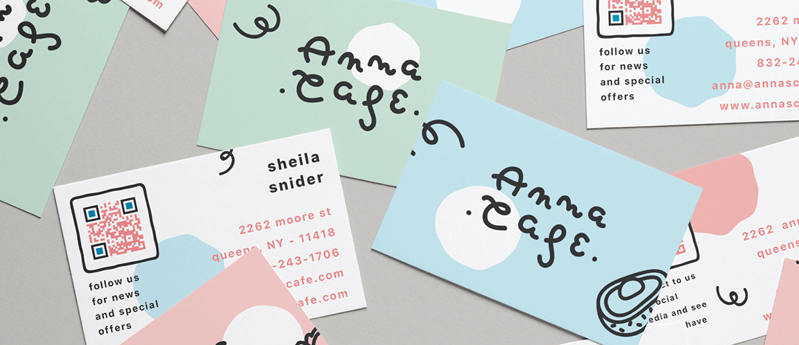 Cartes de visite roses, bleues et menthe avec code QR au verso pour Anna Cafe.