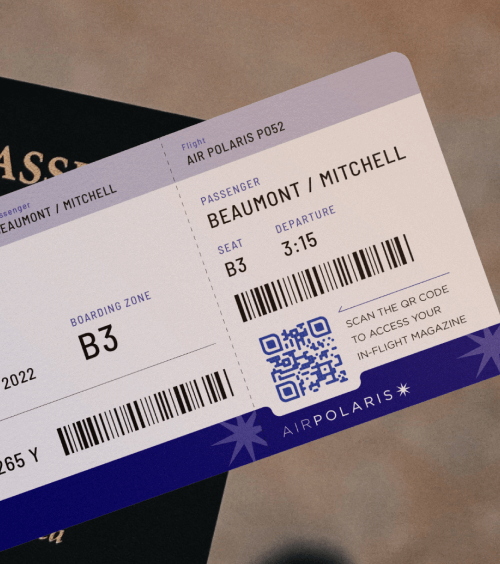 Code QR sur la carte d’embarquement encourageant la passagère ou le passager à scanner le code pour accéder au magazine disponible à bord de l’appareil.