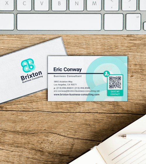 La carte de visite d’un consultant avec un code QR vCard Plus vers l’ensemble de ses coordonnées.