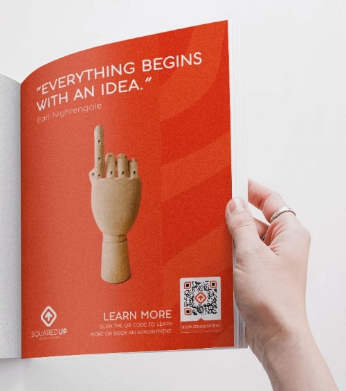 Idée de code QR sur une publicité dans un magazine vers les profils sur médias sociaux d’un studio de graphisme