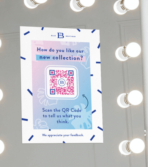 Publicité dans un magazine pour un détaillant avec code QR vers la dernière collection de mode présentée sous forme de galerie d’images.