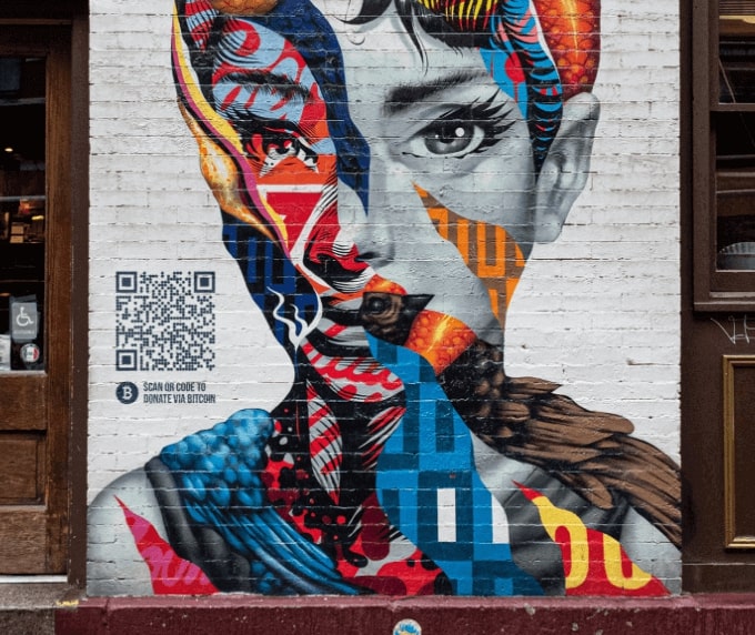 Idée de code QR sur une œuvre d’art pour recevoir des dons en Bitcoin