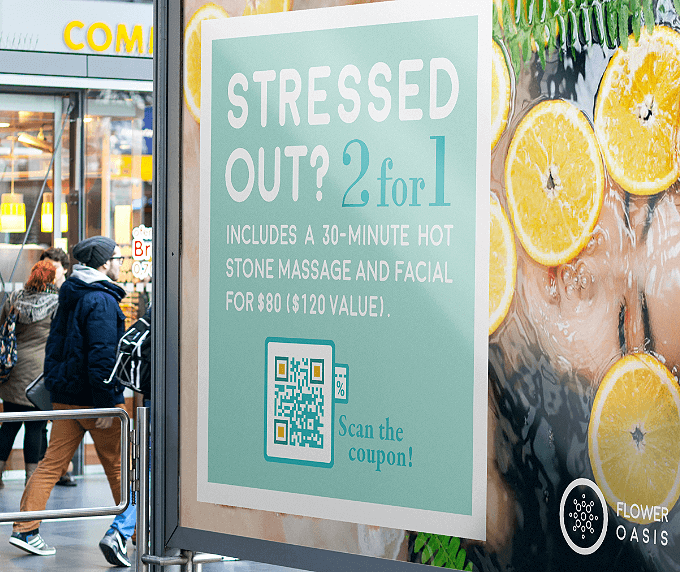 Affiche pour un centre beauté et spa avec code QR vers un bon de réduction.