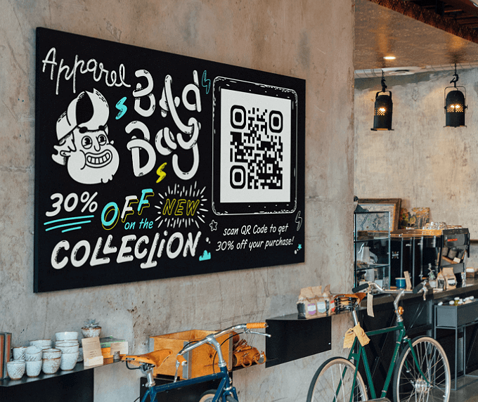 Affichage dans un magasin de vêtements avec code QR vers un bon de réduction à scanner.