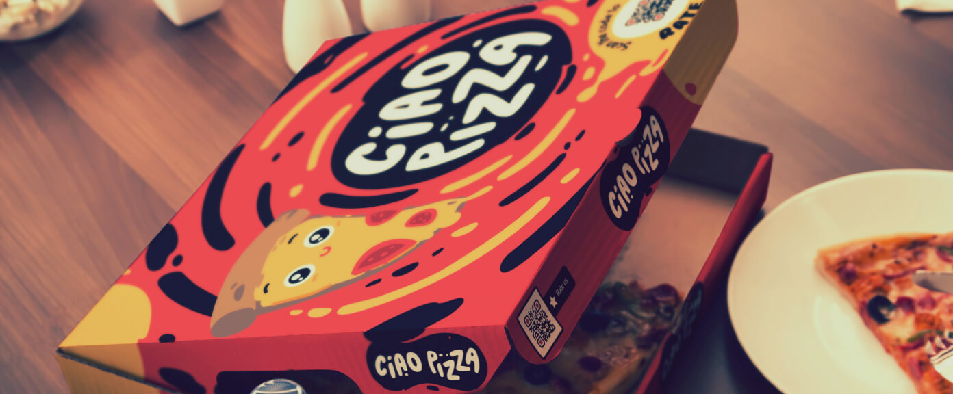 Boîte à pizza avec code QR permettant aux clients de donner leur avis sur une échelle d’une à cinq étoiles.