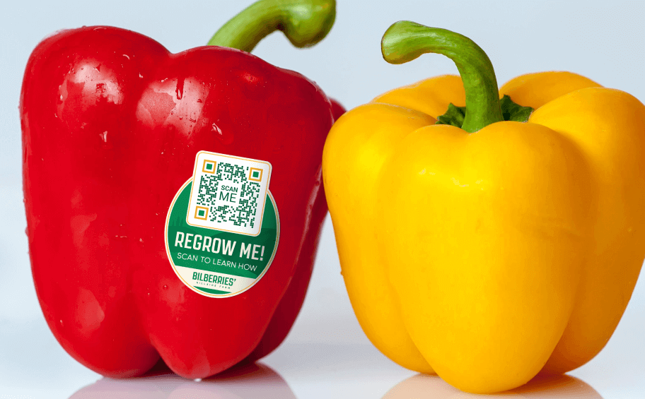 Poivron jaune et poivron rouge avec étiquette comprenant un code-barres 2D