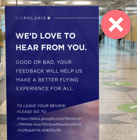 Affiche d’une compagnie aérienne encourageant les passagers à donner leur avis avec un lien vers un document Google.